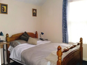 Crestwell House Bed & Breakfast