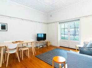 Spacious Art Deco apt. in Darlinghurst