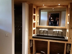 Luxurious Chalet with Hot Tub