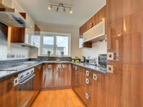 Cosy Town House Sleeps 8
