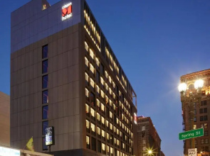 citizenM Los Angeles Downtown