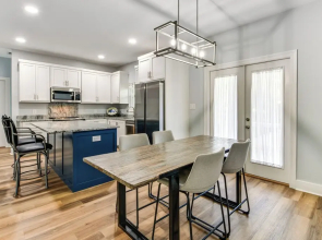Walk to Beach & Harbor: Dtwn Pass Christian Home
