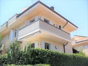 Splendid Holiday Home in Pozzallo With Garden