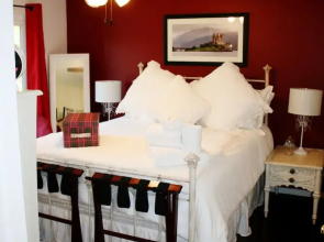 The Tartan House B & B