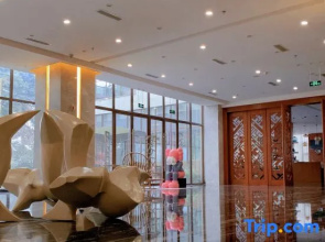 Yijia Hot Spring Resort Hotel (Jiezi Ancient Town Shop)