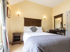 Nevins Newfield Inn