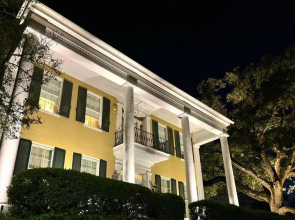 Anchuca Historic Mansion & Inn