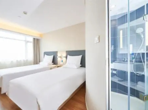 Hanting CZ Rail Station Sq