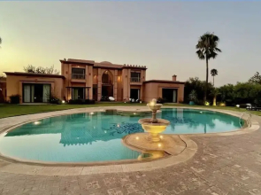Superb Villa With 2 Private Pools Hammam and Tennis Court