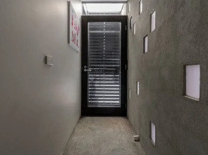 Melb Cbd a Zen oasis garden studio.