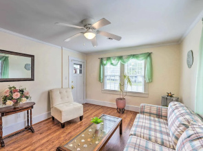 Charming Beaufort Getaway: Walk to the Waterfront!