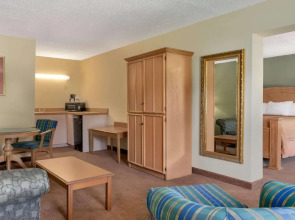 Developer Inn & Suites Airport JAX, a Baymont by Wyndham