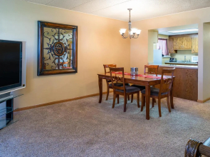 Sunset Inn & Suites - Lincoln Airport