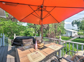 9 Mi to Midtown Harrisburg: Cottage w/ Deck