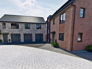 Lovely home close to City Center & Rail Station