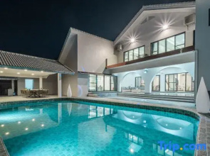 Pattaya Grand Villa 6 Bedroom 8 Bath (Private Pool, KTV, Sauna, Fitness Area)