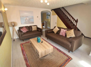 3 Bed House - Garden & Parking - Quiet Cul De Sac