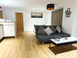 Northampton 2 Bedroom Town Centre Apartment close to University, Hospitals, Brackmills