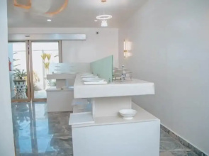 Sakasa Hotel and Suites