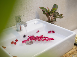 Galliot Central Hotel