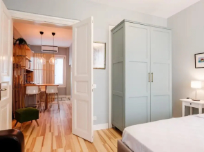 Stylish Flat w Balcony 8 min to Istiklal Ave