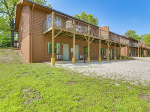 Cozy Branson Townhome 1 Mi to Silver Dollar City!