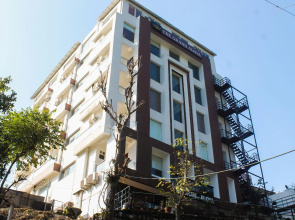 Kamay The Grand Alova