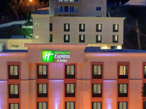 Holiday Inn Express & Suites Hollywood Walk Of Fame
