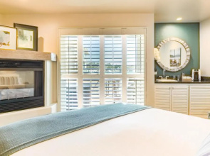 SeaVenture Beach Hotel