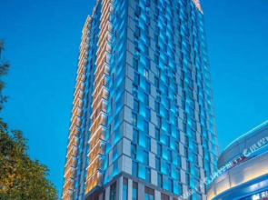 Baiya Light Luxury Holiday Apartment (Yangzhou Railway Station Jinghuacheng Branch)