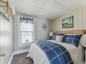Snug Escape Close To Niagara Falls 2 Bedroom Home
