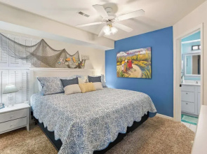Latibe Retreat Lakefront Condo for 4 w/ Balcony & Pool Access