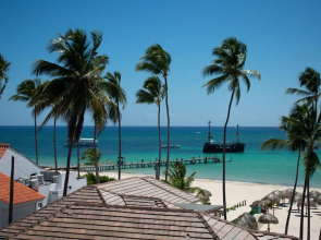 AVENTURA STUDIOS - POOL and BEACH CLUB