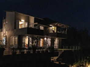 CosmicStays GreyStone Villa Mountain View & Dam