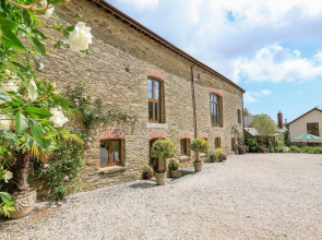 Easton Court - Large Character Barn Near Salcombe