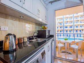 Pool View Balcony ★ Kitchenette ★ Washing Machine