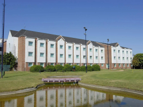 Aeroparque Inn and Suites