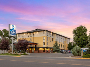 Best Western Golden Prairie Inn & Suites