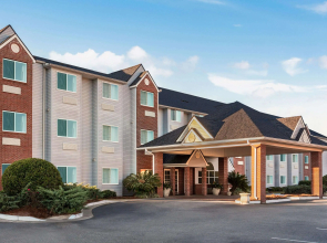 Microtel Inn & Suites by Wyndham Tifton