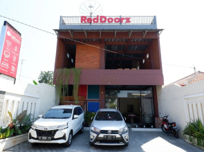 RedDoorz Syariah near Stasiun Pekalongan