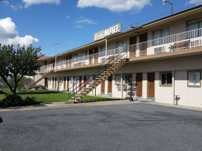 Lakeshore Inn Water Front