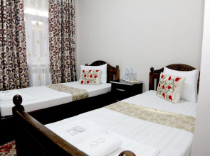 Al Mansur Guesthouse