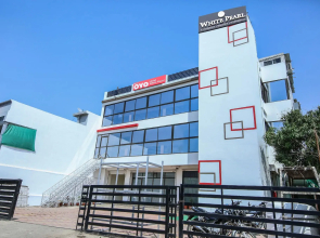 Oyo 3603 White Pearl Hotel