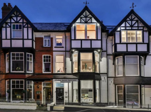 2 Bed Flat - Sleeps 4 - Pets - Parking - Wifi