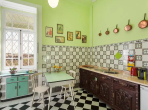 Vintage Balcony Guesthouse & Suites