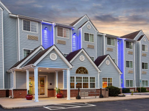 Microtel Inn & Suites by Wyndham Lillington / Campbell Univ