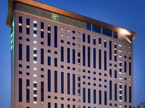 Отель Holiday Inn & Suites Dubai Festival City an IHG