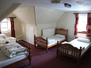 Kinlay House Hostel