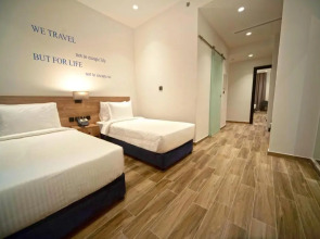 Al Jaddaf Rotana Suite Hotel