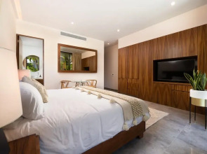 Bright Studio Apartment With Iconic Views Pool Access Garden Spa Gym